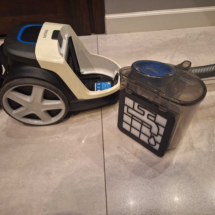 Odkurzacz bezworkowy Philips PowerPro Compact, b. mocny model z hepa.