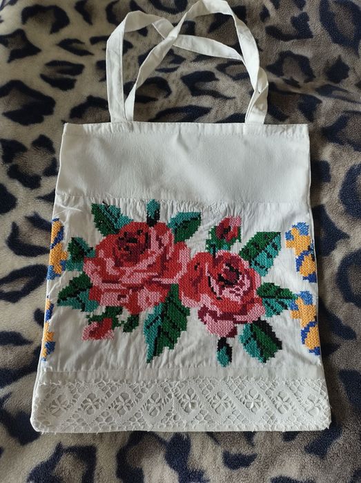 Фартушок з вишивкою