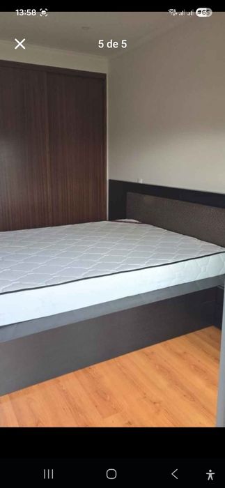 Cama casal em muito bom estado