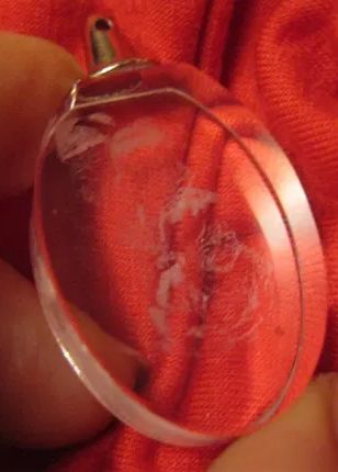 СТАРИННАЯ подвеска нацарапан рисунок мама и ребенок оргстекло металл