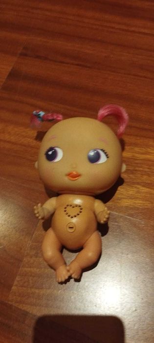 Boneca bebé interativa