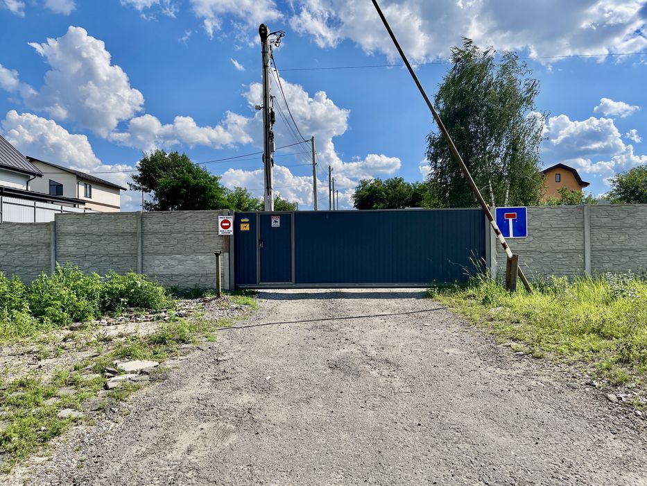 Продам фасадный участок 8 сот. на первой линии, угловой, ул. Медовая
