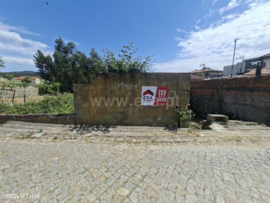 Terreno com ruína em Recarei, Paredes