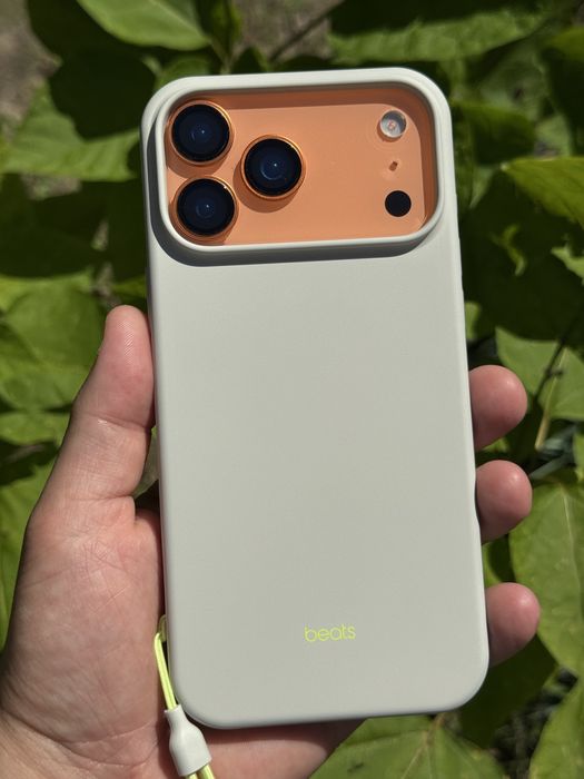 Чехол-накладка Beats iPhone 17 Pro,17 Pro Max Case с MagSafe и Camera Control with Kickstand