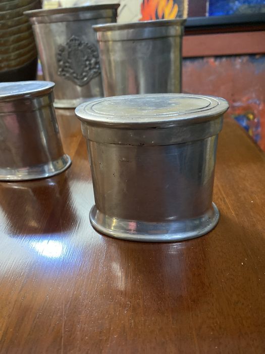 Conjunto de 4 caixas ovais em estanho