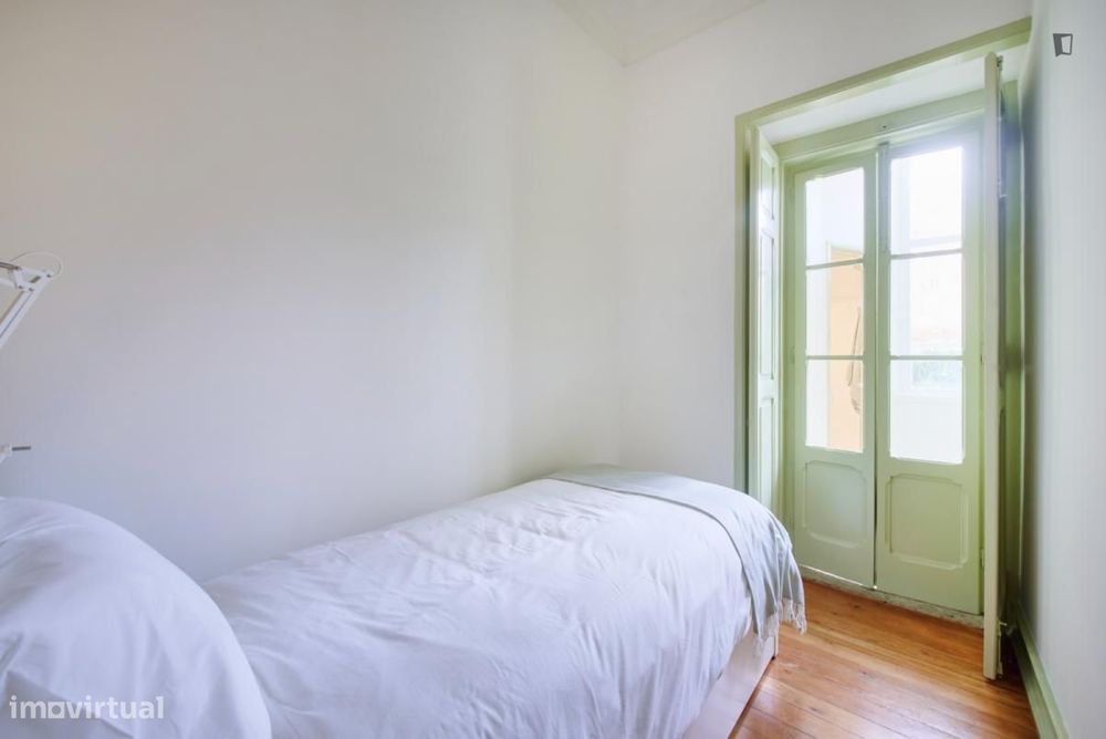 Quarto - localizado em Alcântara Lisbon