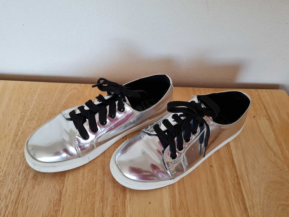 Buty holograficzne