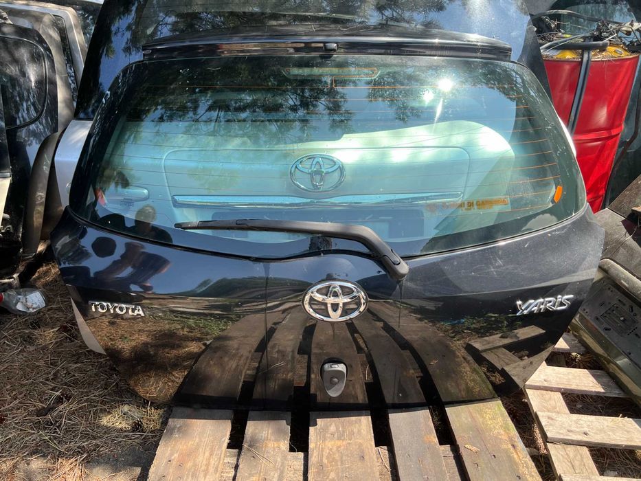 Toyota Yaris II 209 tylna klapa bagażnika kompletna