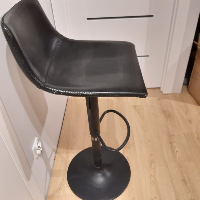 Skórzany hoker obrotowy Agata Meble