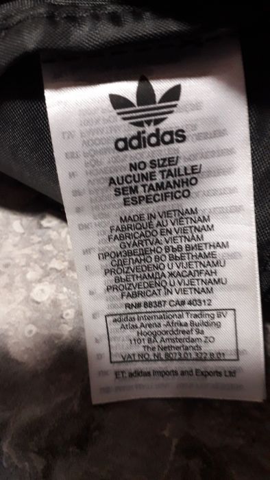 Nerka firma Adidas