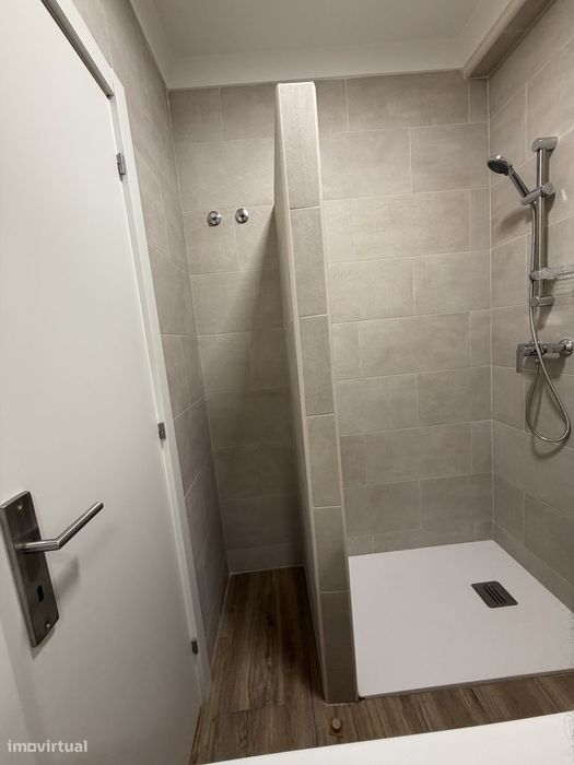 Apartamento De 54 M² Totalmente Remodelado A Estrear