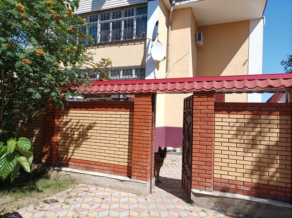 у Фонтанці повністю окремий поверх 75 кв м.