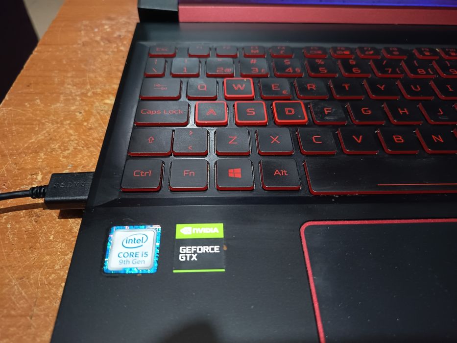 Acer nitro 5 i5 9G GEFORCE GTX 1050