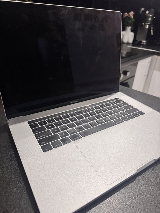 MacBook pro 15 a1707 з touch bar