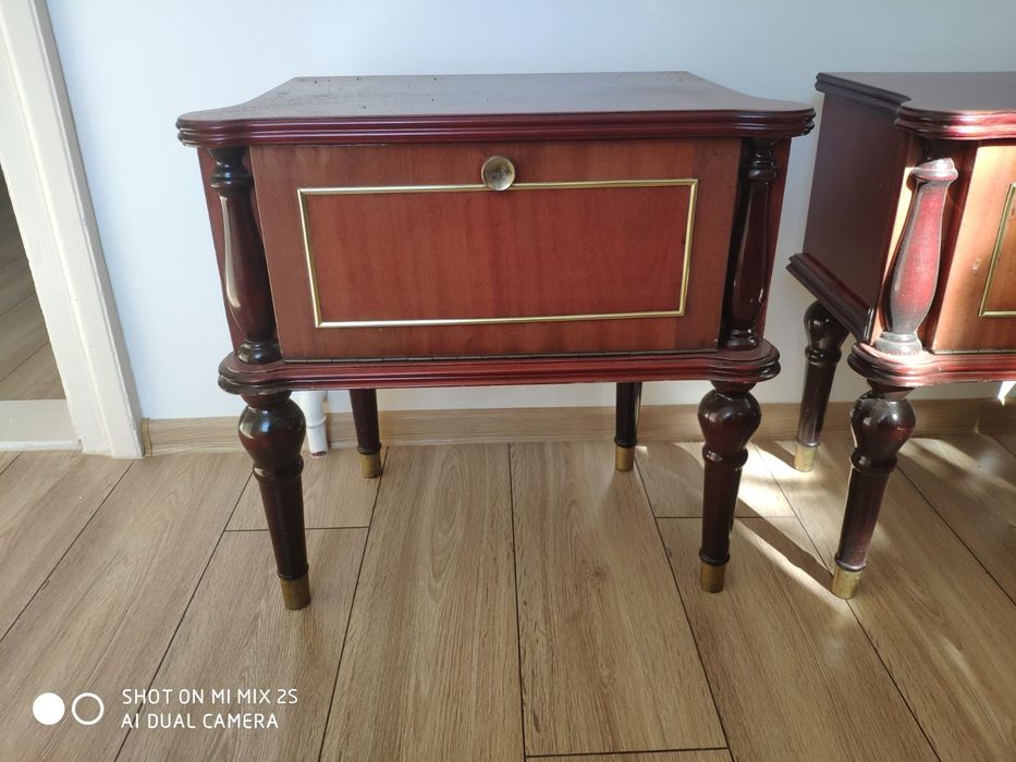 Sypialnia Toaletka w stylu kolonialnym z pufem plus duże łózko plus sz