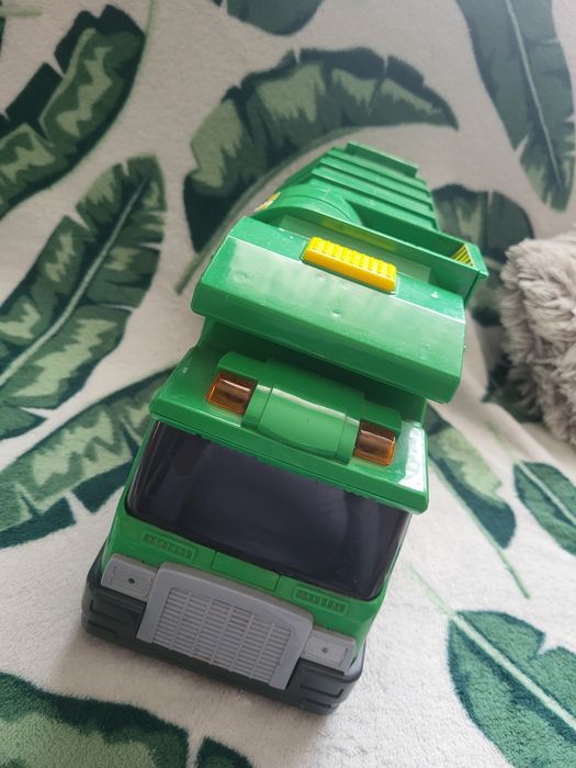 Auto śmieciarka grające