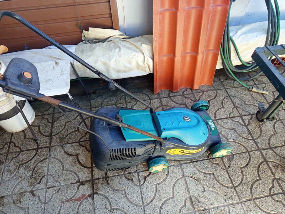 Corta relva black and Decker pouco uso