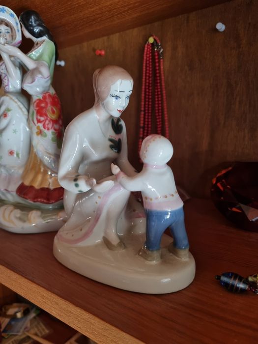 Фарфороввя статуэтка"Первые шаги"ЗКХ