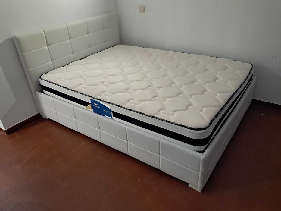 Vende-se cama somnier e colchão em muito bom estado