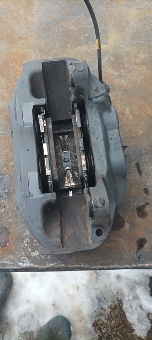 Супорт для авто Lexus