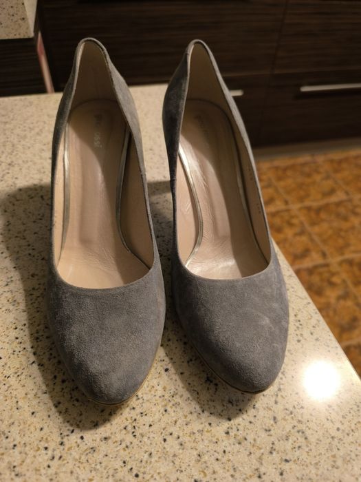 Szare, popielate czółenka szpilki zamszowe Gino Rossi rozmiar 40 stan