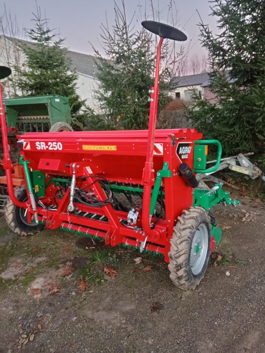 Rozsiewacz nawozów AMAZONE ZA-U 1001 pojemnosc 1200kg