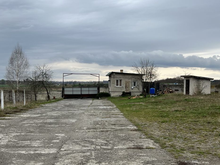 Продаж або аренда промислової території з будівлями 2573,50м2 2,5 га