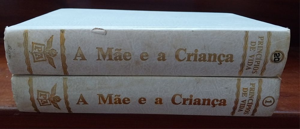 2 Livros de enciclopédia a Mãe e a criança antigos