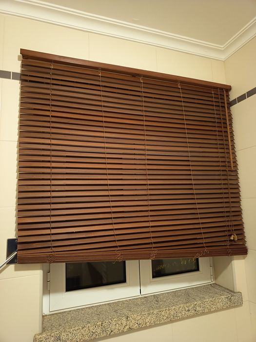 Cortina com barras em bambu