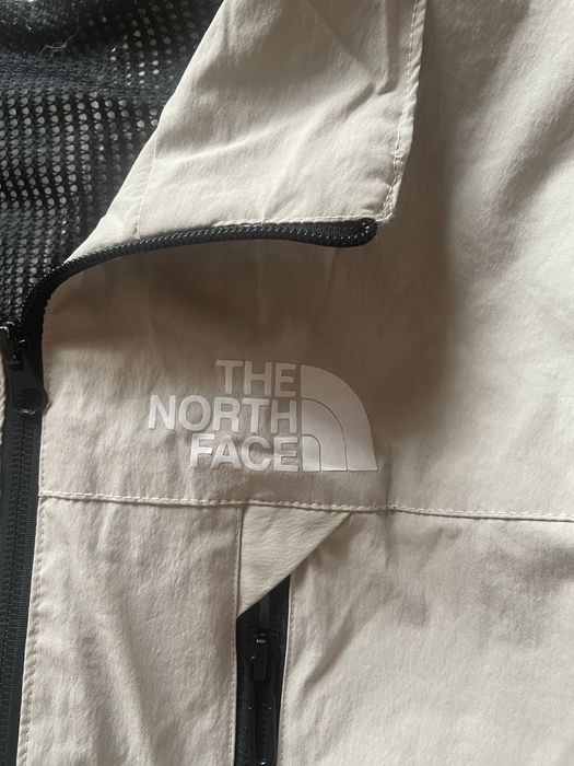 Жилетка бренду The North Face