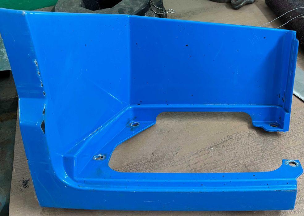 Корпус підніжки кабіни, мильниця ліва DAF FX106 Euro-6 1948243