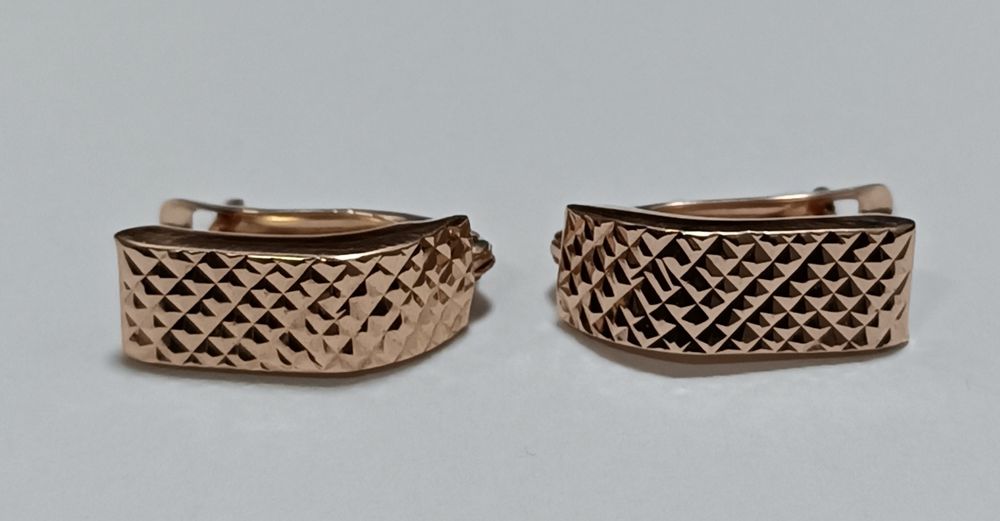 Золоті сережки 1.65г 585