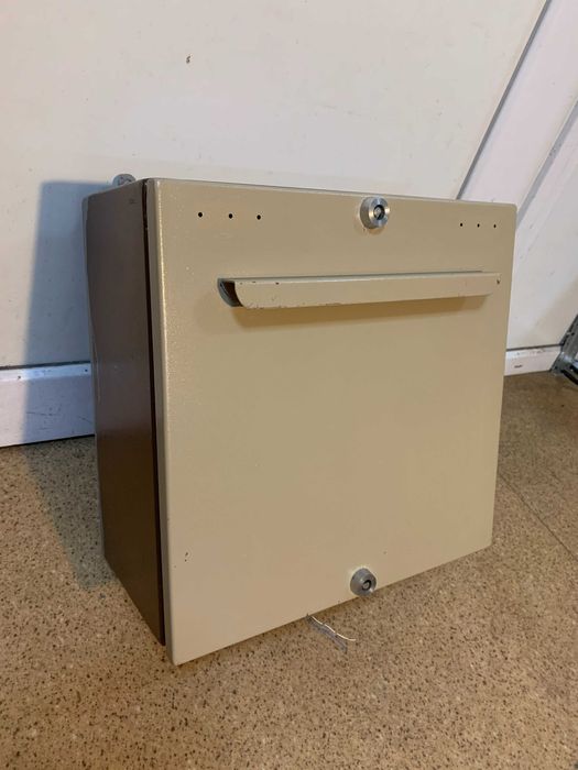 Бокс для автоматов метал.