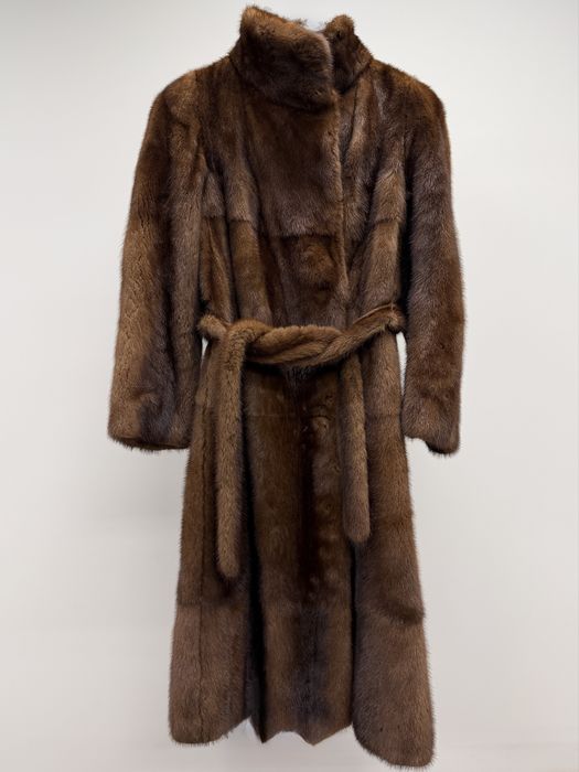 Продам цільну норкову шубу