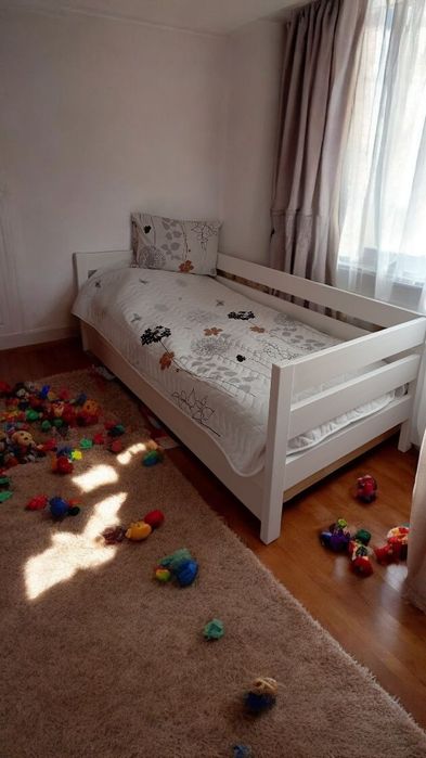 Дитяче ліжечко. Дерев'яне ліжечко