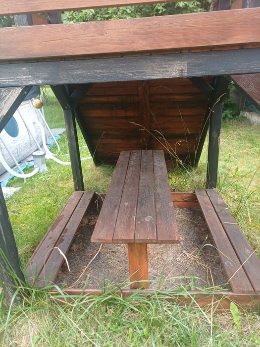 Domek drewniany ze zjeżdzalnią