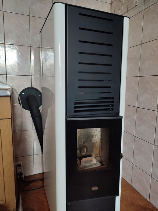 Piecyk na pellet drzewny z podajnikiem -kominek