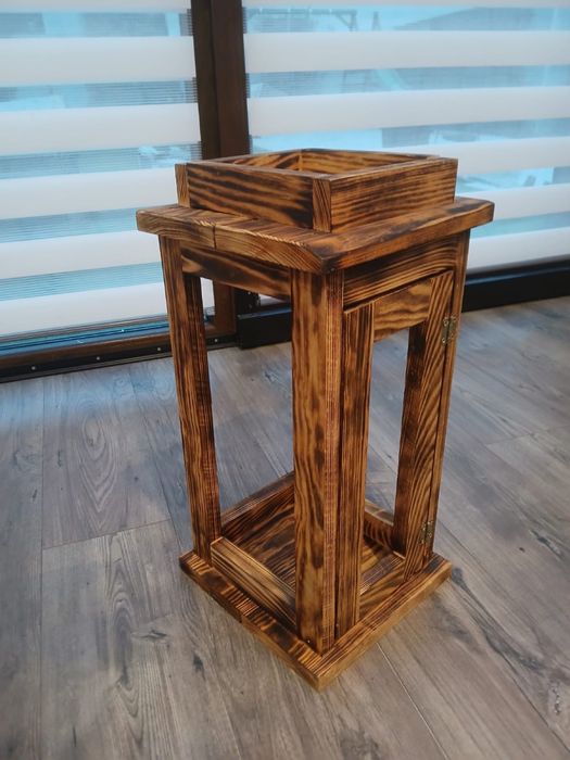 Ręcznie robiona latarenka z litego drewna sosnowego