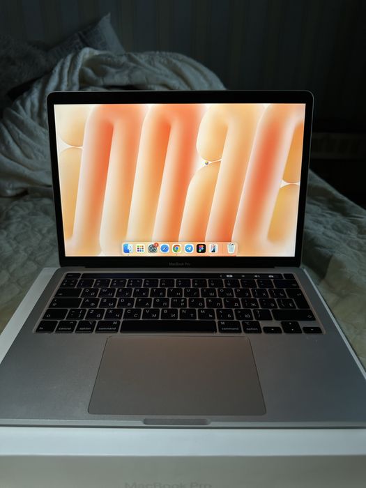 Продам MacBook Pro 2020 512gb