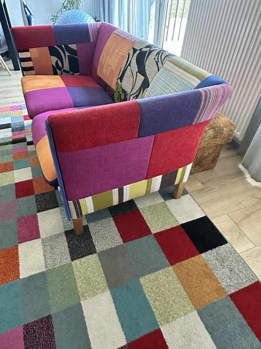 Sofa kolorowa w dobrym stanie