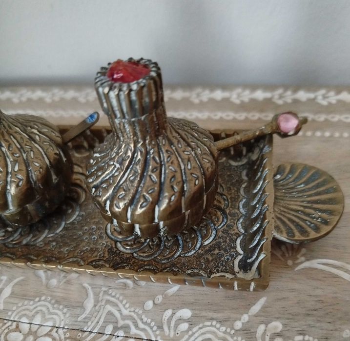 Antigo e invulgar Conjunto de Saleiro e Pimenteiro