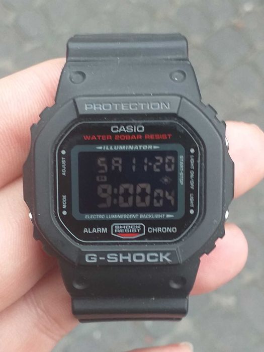 Zegarek Casio G-shock DW-5600HR-1ER ma grawer.