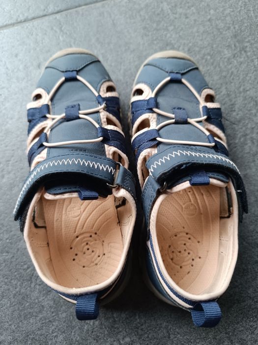 Ażurowe buty r. 32