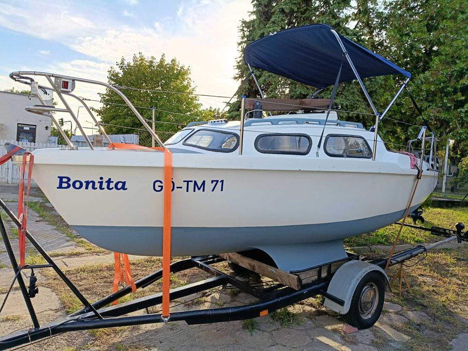 Jacht motorowy Hurly 18 Silnik Evinrude 15/20 KM. Przyczepa ,Echosonda