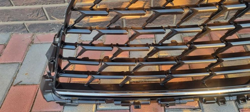 Решетка радиатора Б/У Lexus UX 250h