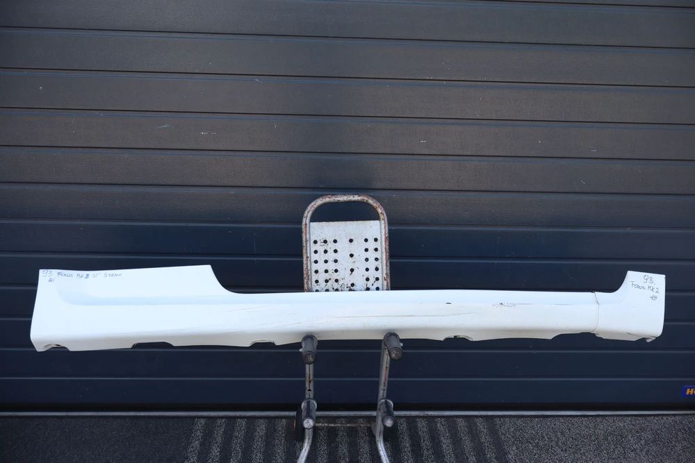 LISTWA NAKŁADKA PROGOWA PRÓG PRAWA FORD FOCUS MK2 II ST 3D 4M5J-B10154-ACW 2008