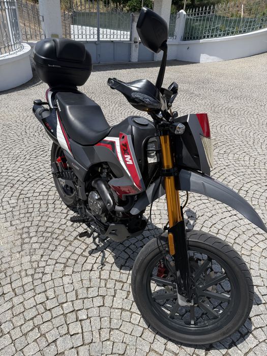 Vendo mota Keeway TXM 125 Supermotard – 2016 – Apenas 5.000 km – Como Nova