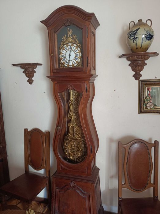 Relógio de sala com pêndulo