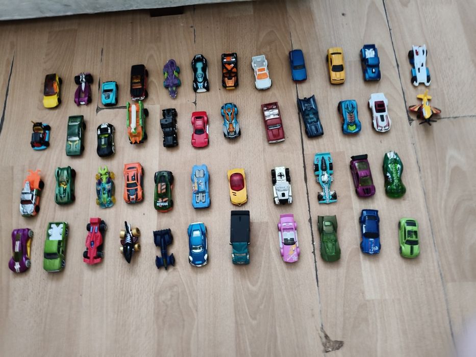Zestaw samochodzików Hot Wheels 46 sztuk