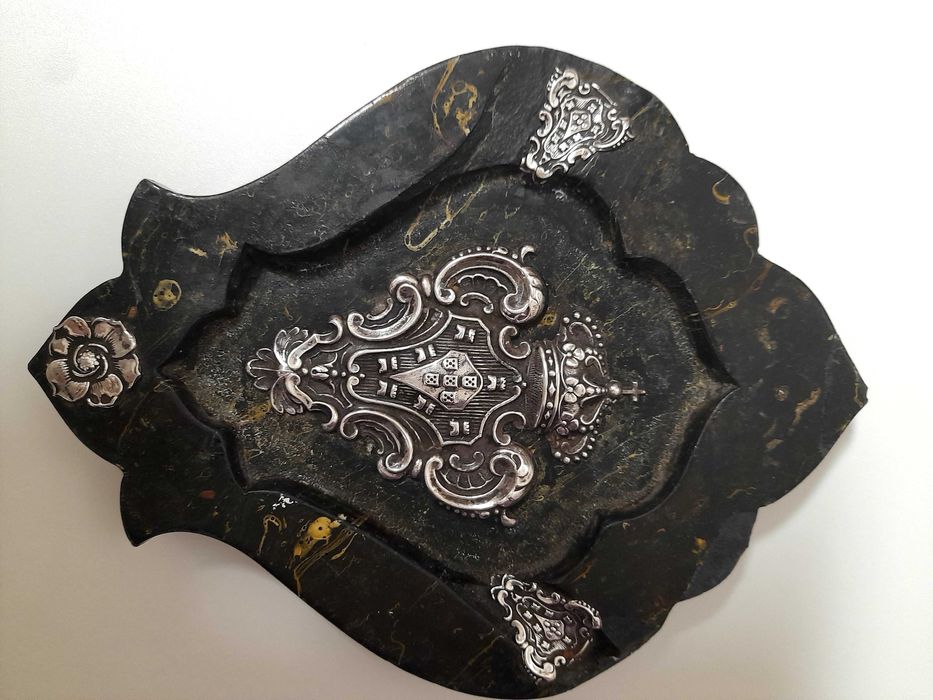 Cinzeiro antigo com brasão em prata